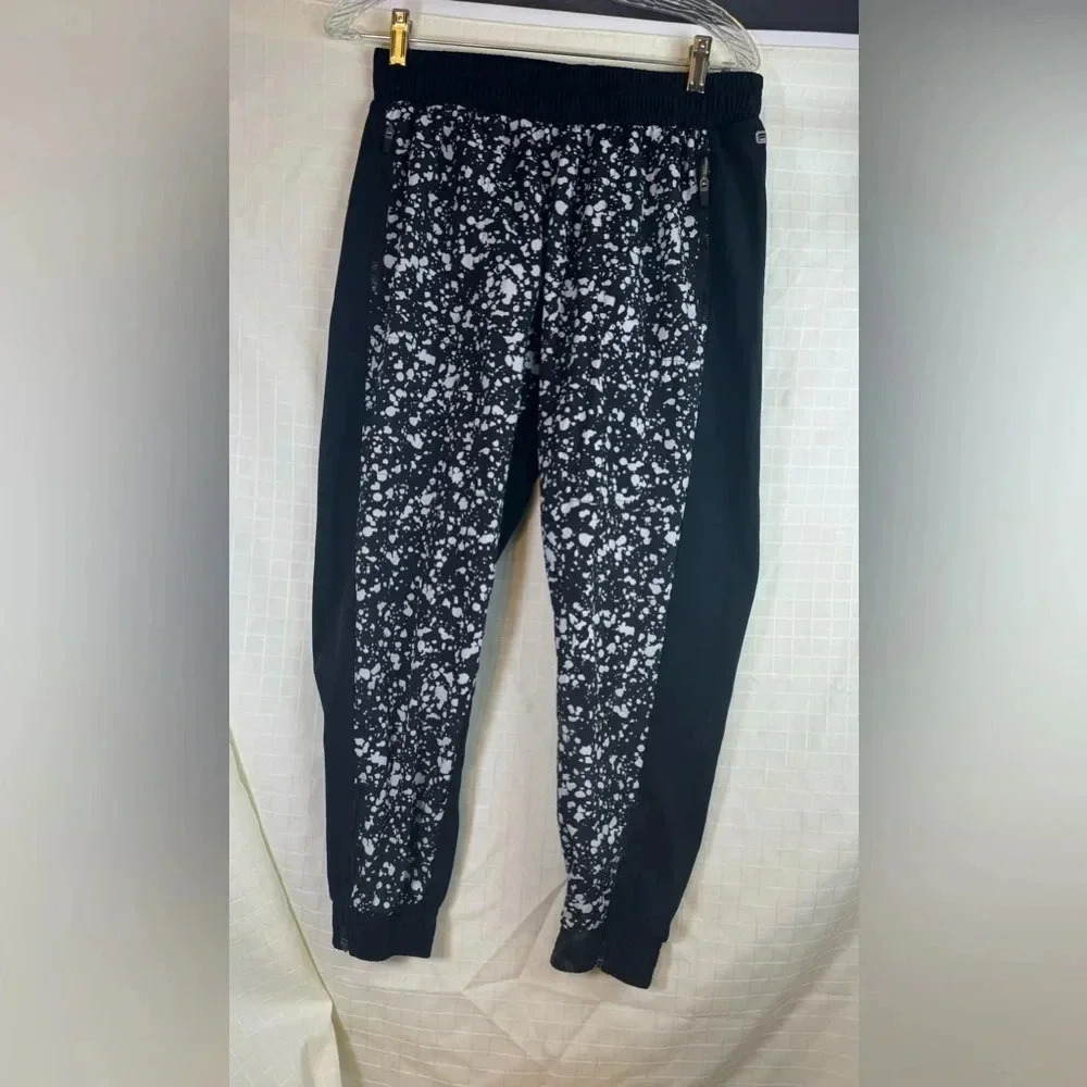Womens Medium Fabletics black  White joggers  Dance Pant lightweight